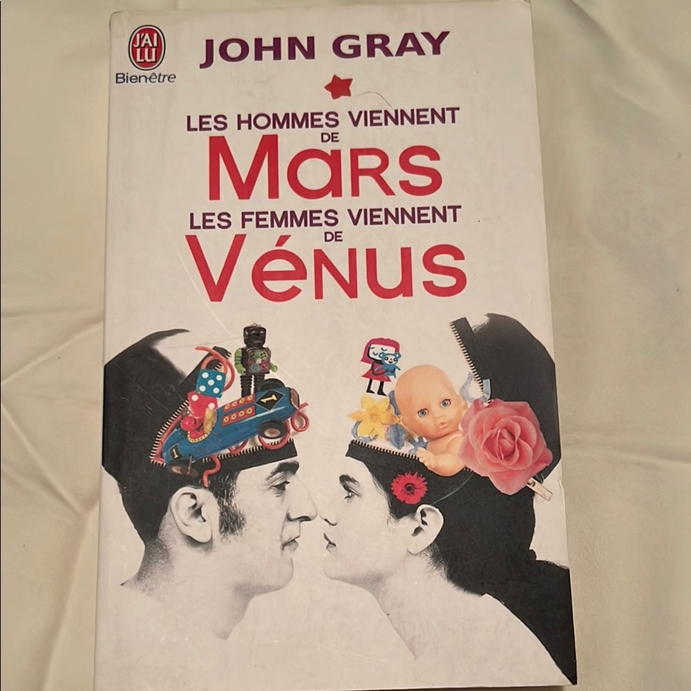 Book in French: les hommes viennent de mars les femmes viennent de venus j gray